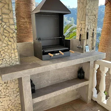Victor Villa Competa